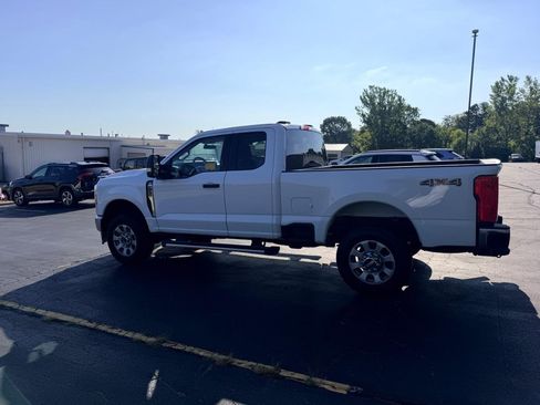 Used 2024 Ford F250 XLT AWD/4WD image 7