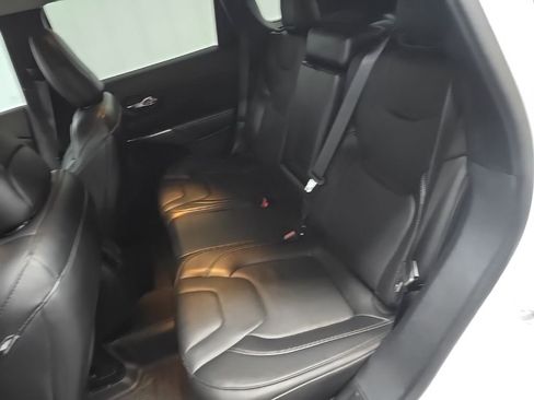 Used 2020 Jeep Cherokee Limited image 30