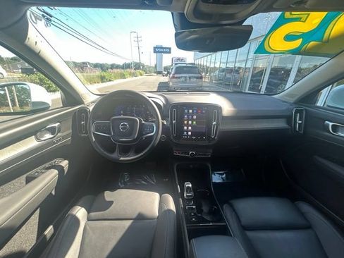 Certified 2025 Volvo XC40 B5 Plus AWD/4WD image 19