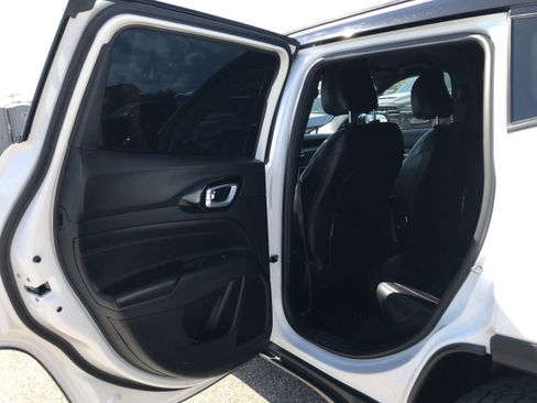 Used 2024 Jeep Compass Trailhawk image 13