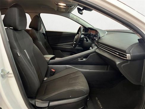 Used 2021 Hyundai Elantra SEL w/ Convenience Package image 16