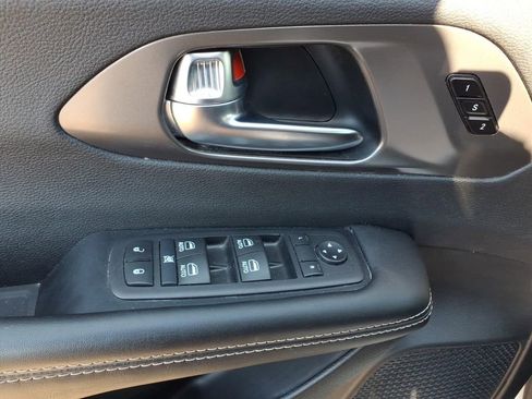 Used 2026 Chrysler Pacifica Select FWD image 19