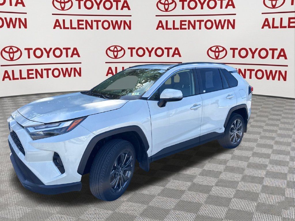Used 2022 Toyota RAV4 XLE Premium AWD/4WD image 15