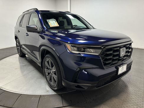 Used 2023 Honda Pilot Sport image 2