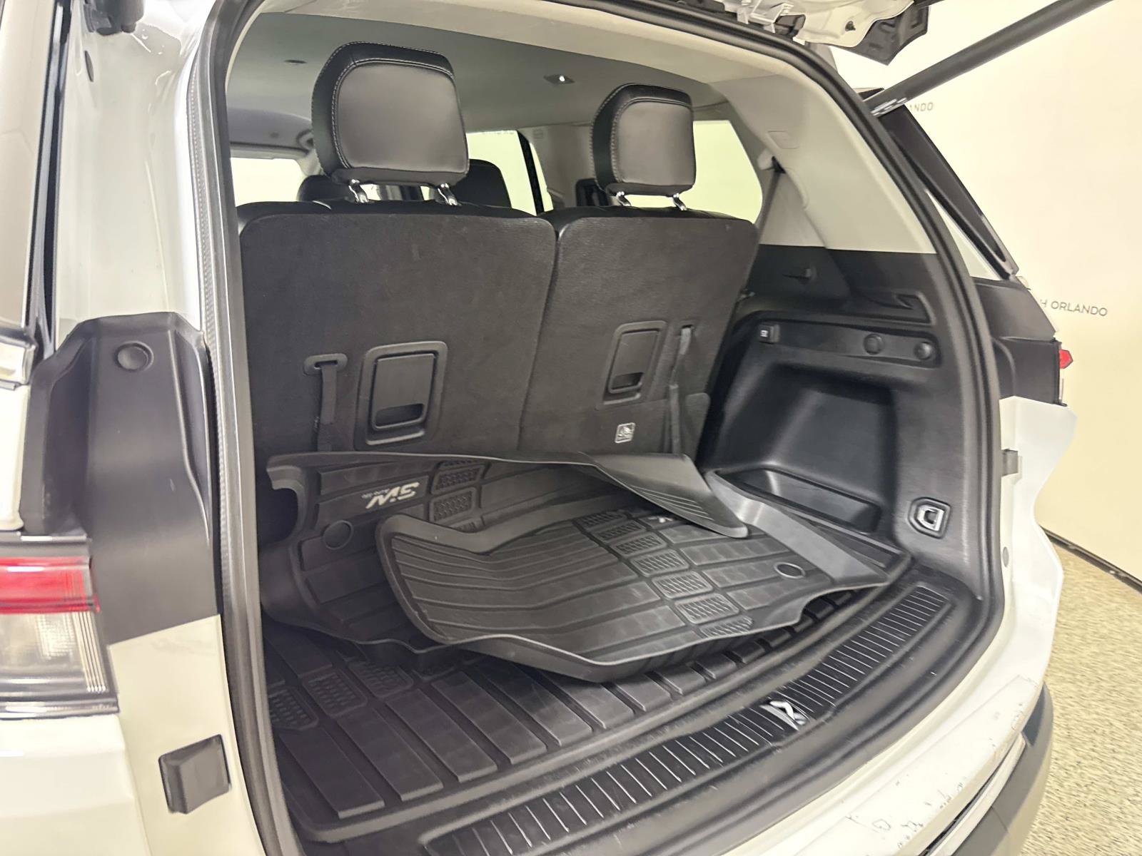 Used 2023 Jeep Grand Cherokee L Limited AWD/4WD image 10