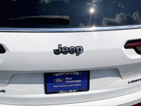 Used 2021 Jeep Grand Cherokee L Limited AWD/4WD image 32