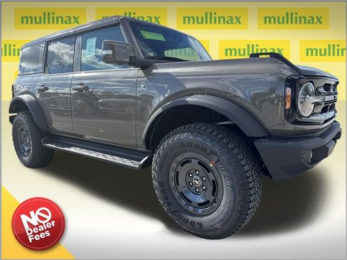 New 2025 Ford Bronco Outer Banks w/ Sasquatch Package image 1