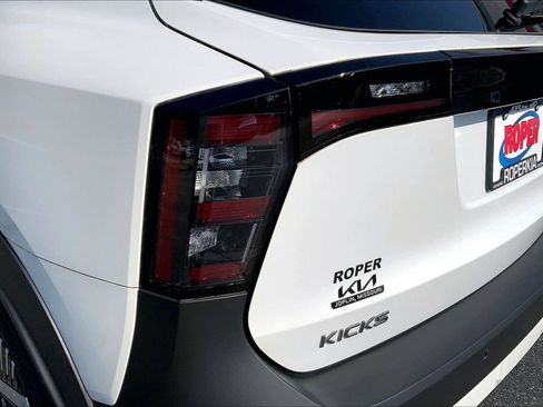 Used 2025 Nissan Kicks SV FWD image 27