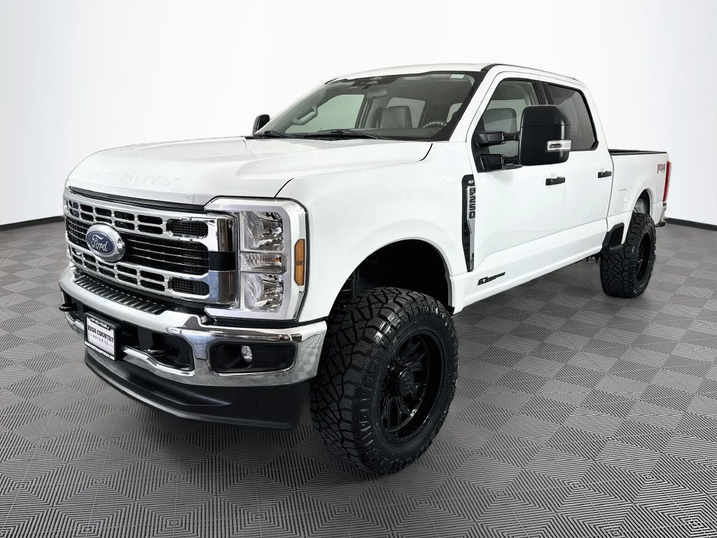 Used 2024 Ford F250 XLT w/ FX4 Off-Road Package AWD/4WD image 3