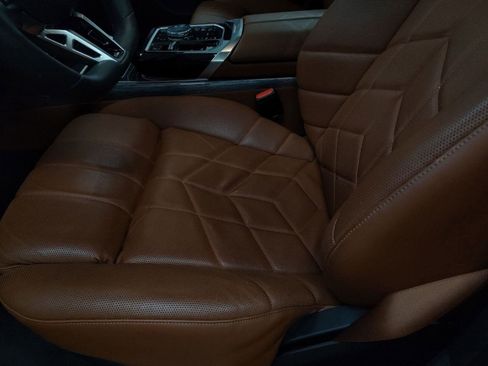 Used 2023 BMW 760i xDrive w/ Executive Package image 16