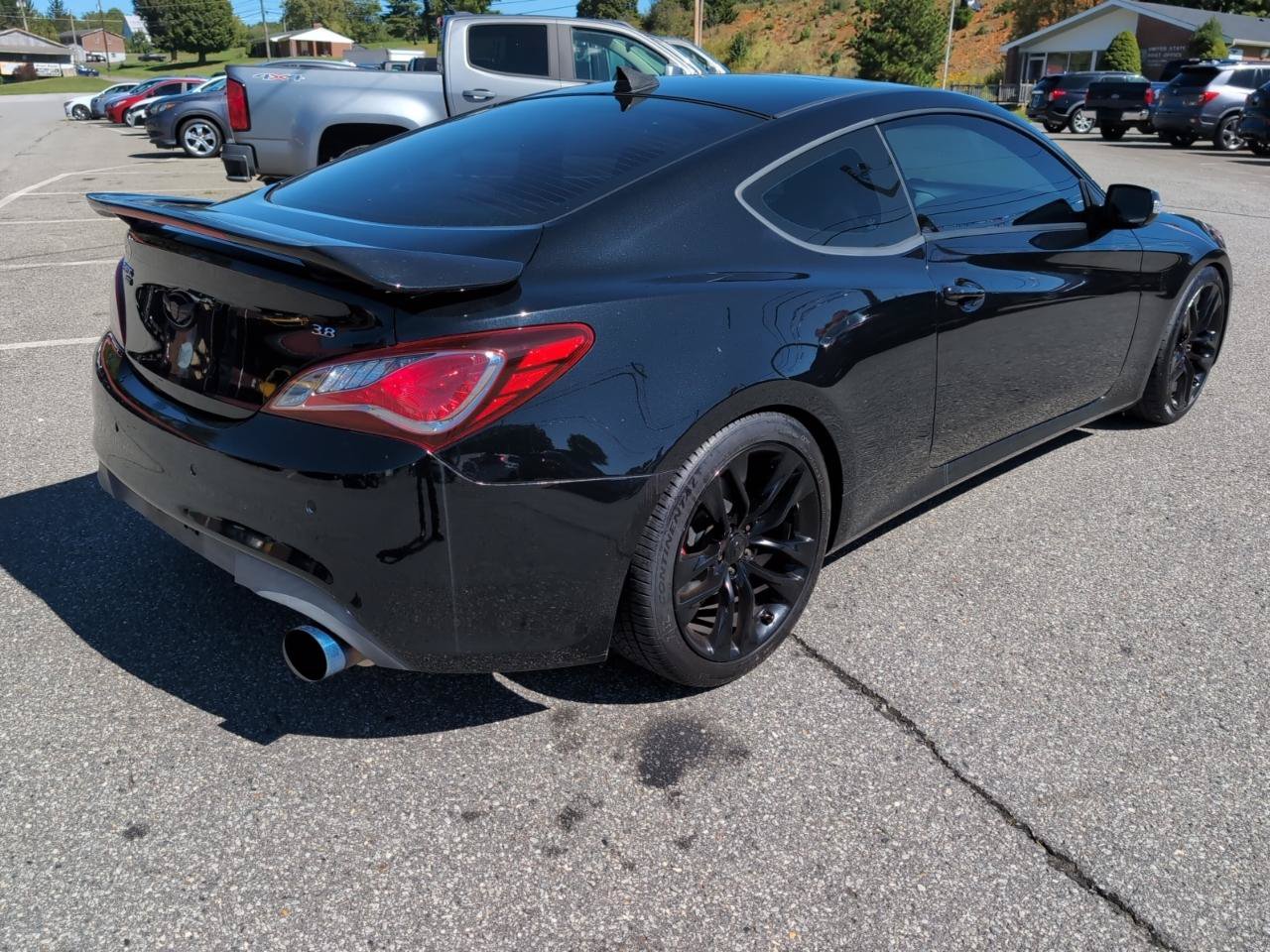 Used 2016 Hyundai Genesis Coupe 3.8 RWD image 5