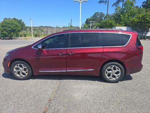 Used 2022 Chrysler Pacifica Limited FWD image 8