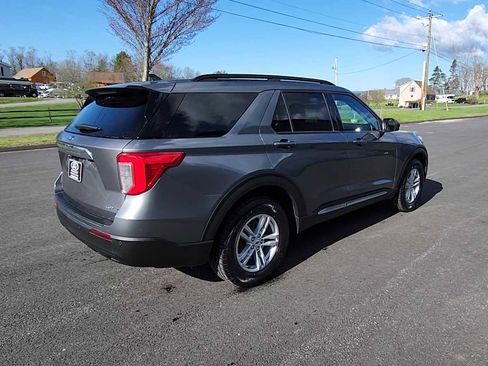 Used 2023 Ford Explorer XLT AWD/4WD image 8