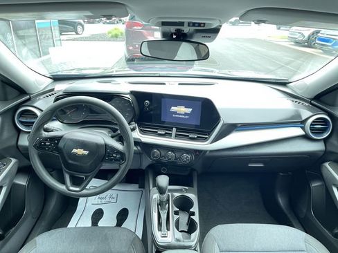 Used 2024 Chevrolet Trax LS w/ LS Convenience Package FWD image 19