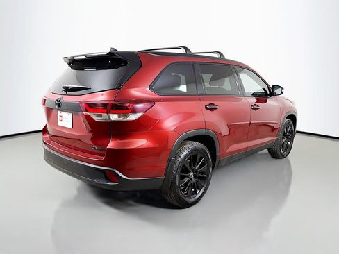 Used 2019 Toyota Highlander SE w/ Nightshade Edition AWD/4WD image 6