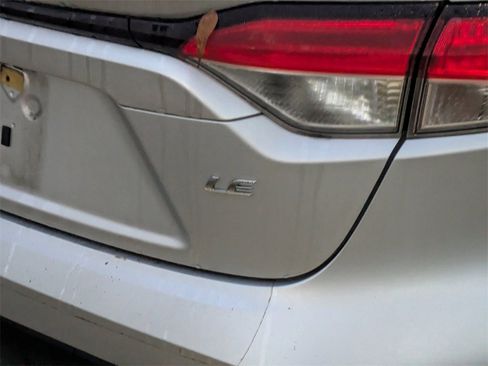 Used 2020 Toyota Corolla LE image 8