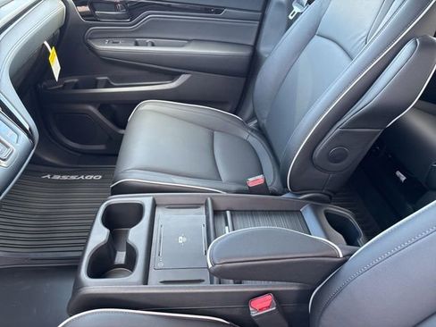 New 2026 Honda Odyssey Touring image 16