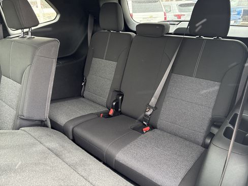 Used 2025 GMC Acadia Elevation image 17