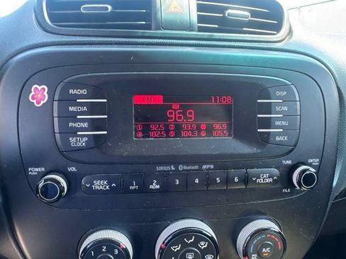 Used 2015 Kia Soul + FWD image 17
