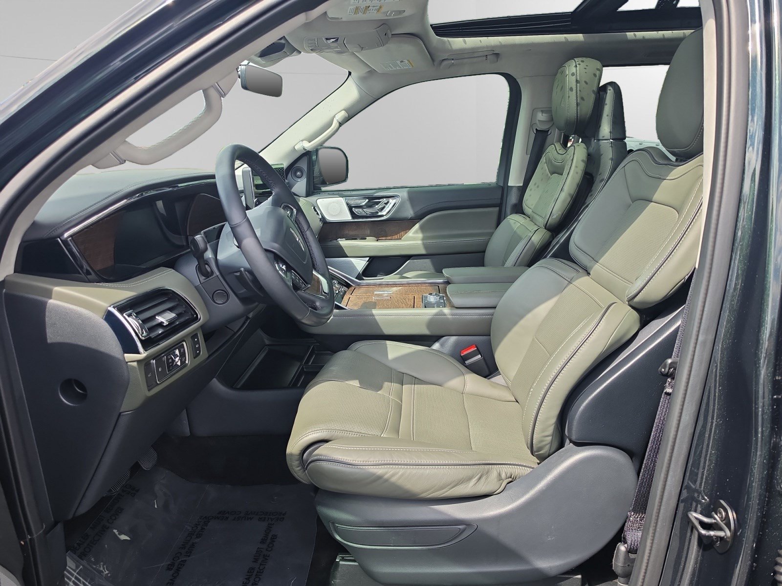 Certified 2022 Lincoln Navigator Black Label AWD/4WD image 9