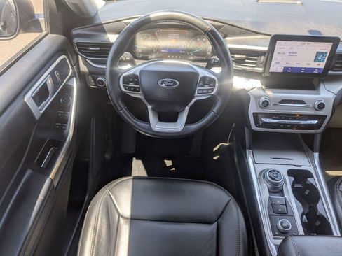 Used 2022 Ford Explorer XLT w/ Equipment Group 202A AWD/4WD image 17