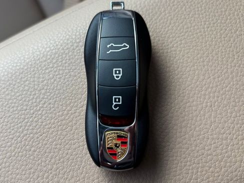 Certified 2026 Porsche Macan AWD/4WD image 38