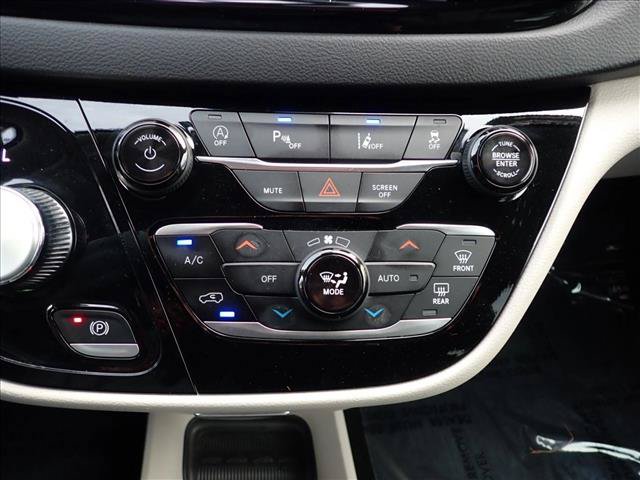 Used 2024 Chrysler Pacifica Touring-L FWD image 20