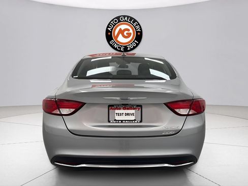 Used 2017 Chrysler 200 Limited Platinum FWD image 4