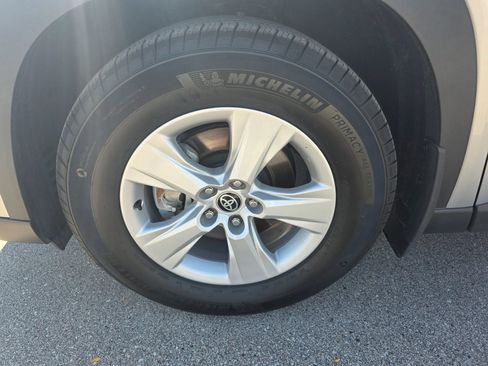 Used 2025 Toyota Grand Highlander LE Sport Utility 4D image 16