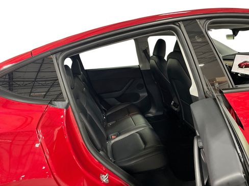 Certified 2023 Tesla Model Y Long Range AWD/4WD image 11