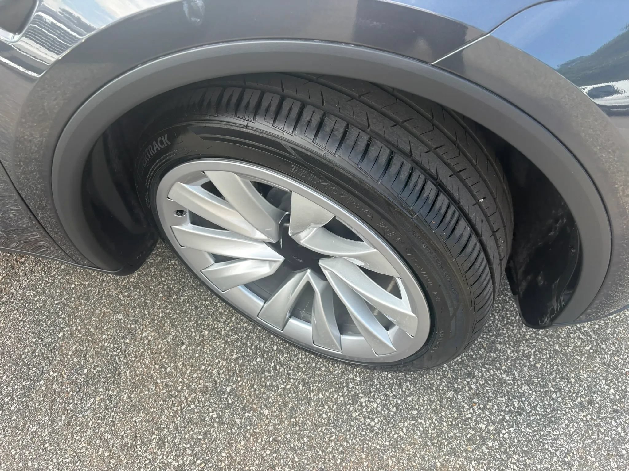 Used 2026 Tesla Model Y 2WD image 14