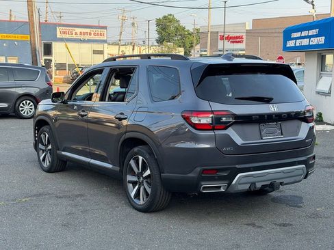 Used 2023 Honda Pilot Touring image 5