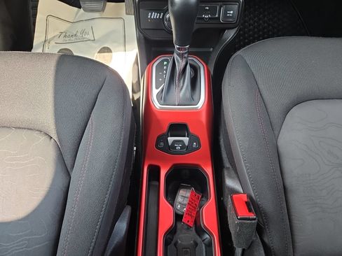 Used 2022 Jeep Renegade Trailhawk AWD/4WD image 30