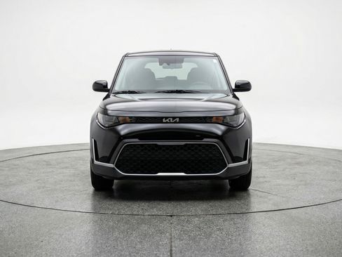 Used 2025 Kia Soul LX w/ LX Technology Package FWD image 2
