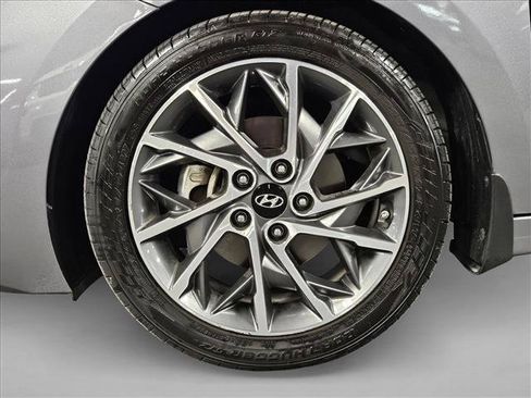 Used 2019 Hyundai Elantra Limited FWD image 21