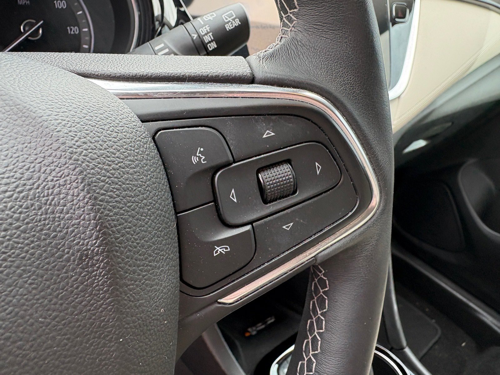 Used 2022 Buick Encore GX Essence w/ Advanced Technology Package FWD image 20