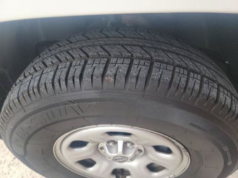 Used 2022 Nissan Frontier S RWD image 12