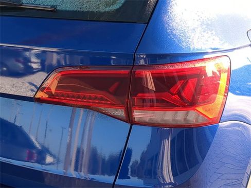 Certified 2022 Volkswagen Taos S image 8