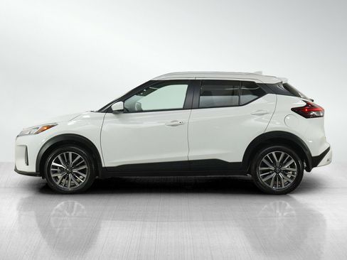 Used 2024 Nissan Kicks SV FWD image 2
