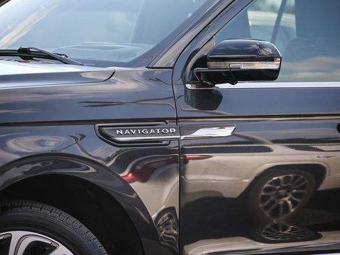 Used 2024 Lincoln Navigator Reserve AWD/4WD image 27