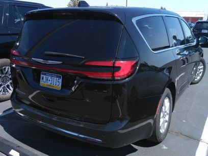 Used 2023 Chrysler Pacifica Touring-L