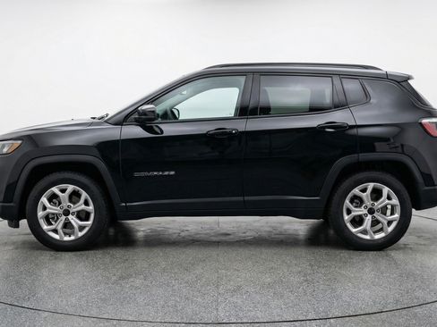 Used 2025 Jeep Compass Latitude image 5