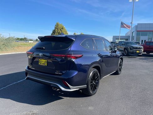 Certified 2025 Toyota Highlander XSE AWD/4WD image 3