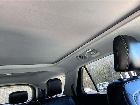 Used 2022 Ford Explorer XLT w/ Equipment Group 202A image 14