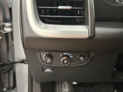 Used 2024 GMC Terrain SLT AWD/4WD image 29