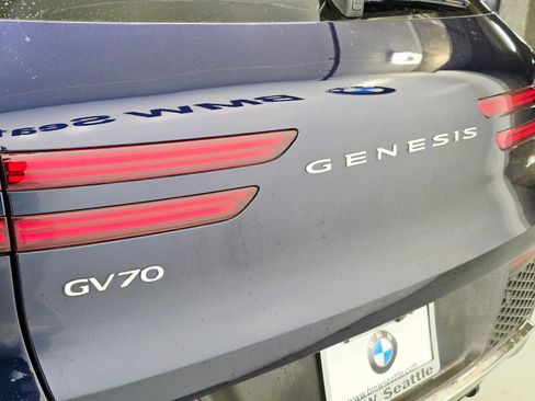 Used 2022 Genesis GV70 2.5T w/ Advanced Package AWD/4WD image 7