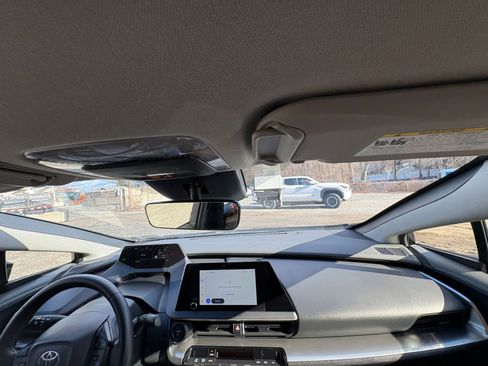 Used 2025 Toyota Prius LE image 29