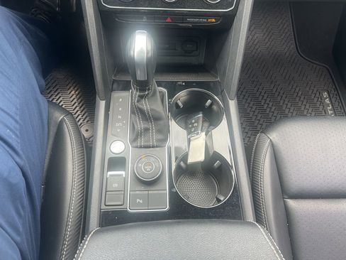 Used 2022 Volkswagen Atlas Cross Sport SEL R-Line image 34