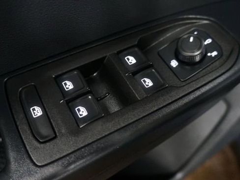 Certified 2024 Volkswagen Taos SE image 29