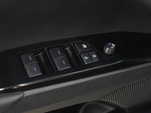 Used 2025 Toyota Camry SE FWD image 19
